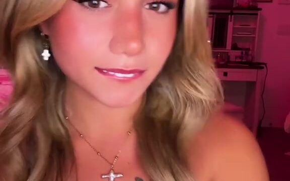 Chloe DiFatta  video Tiktok 18+ showing off her big breasts!!!
