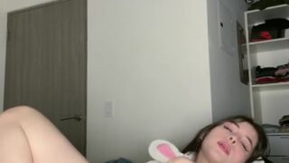 Suunnhoneyy Onlyfans Masturbates And Moans With Orgasm