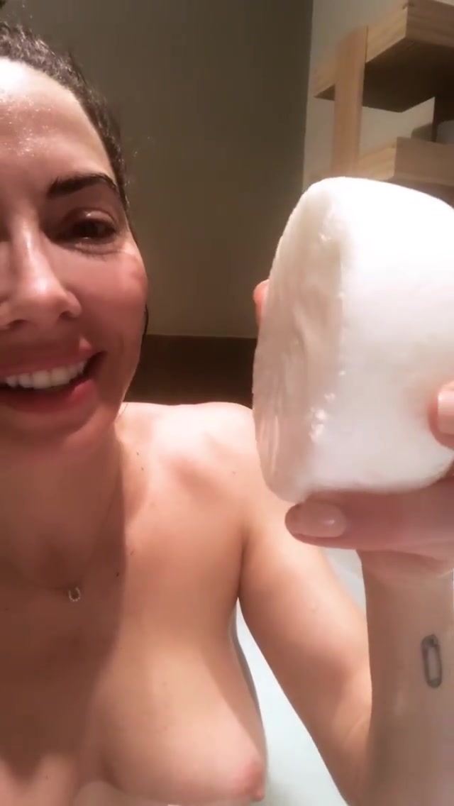 Whitney Cummings Exposed Her Nipples While Live Streaming